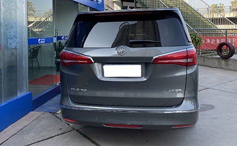 銀灰色 別克GL8 商務車出租